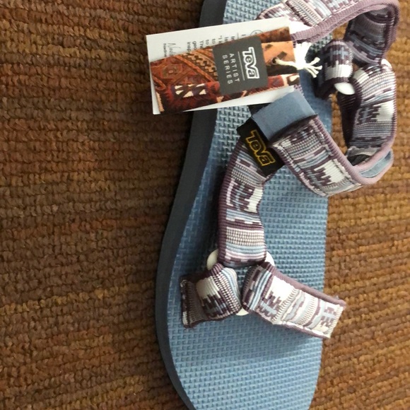 teva sandals! - Picture 2 of 8